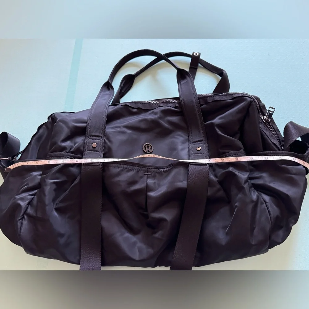 Lululemon all day Duffel Bag - Picture 8 of 16